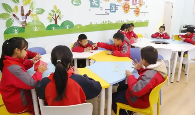 一班一学期一课将传统的心思咨询室变为充满趣味性与互动性空